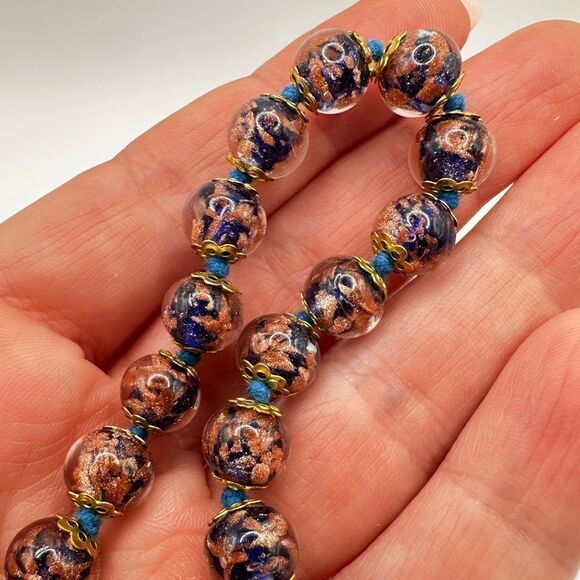 Amazing 7” all lampwork glass beaded and hand knotted, bracelet! - Picture 4 of 10